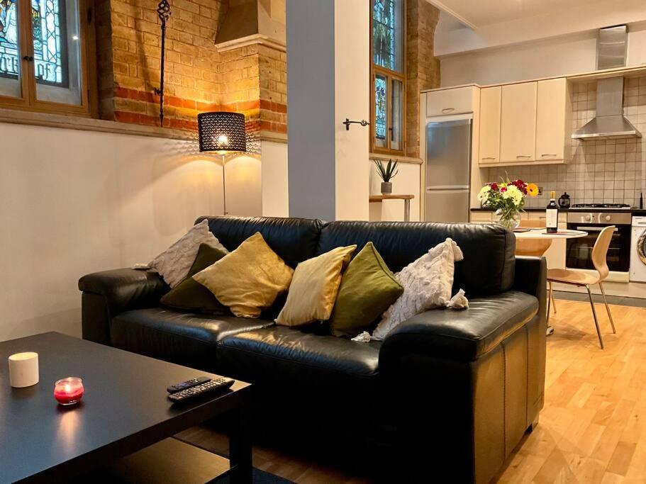 Apartment Magical Church Conversion In Watford Watford (Hertfordshire)