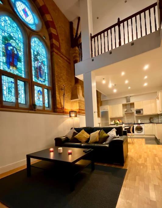 Apartamento Magical Church Conversion In