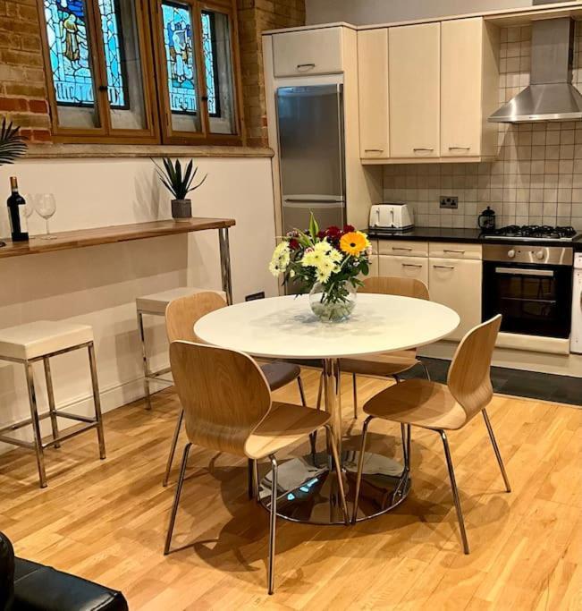 Magical Church Conversion In Watford Apartment *